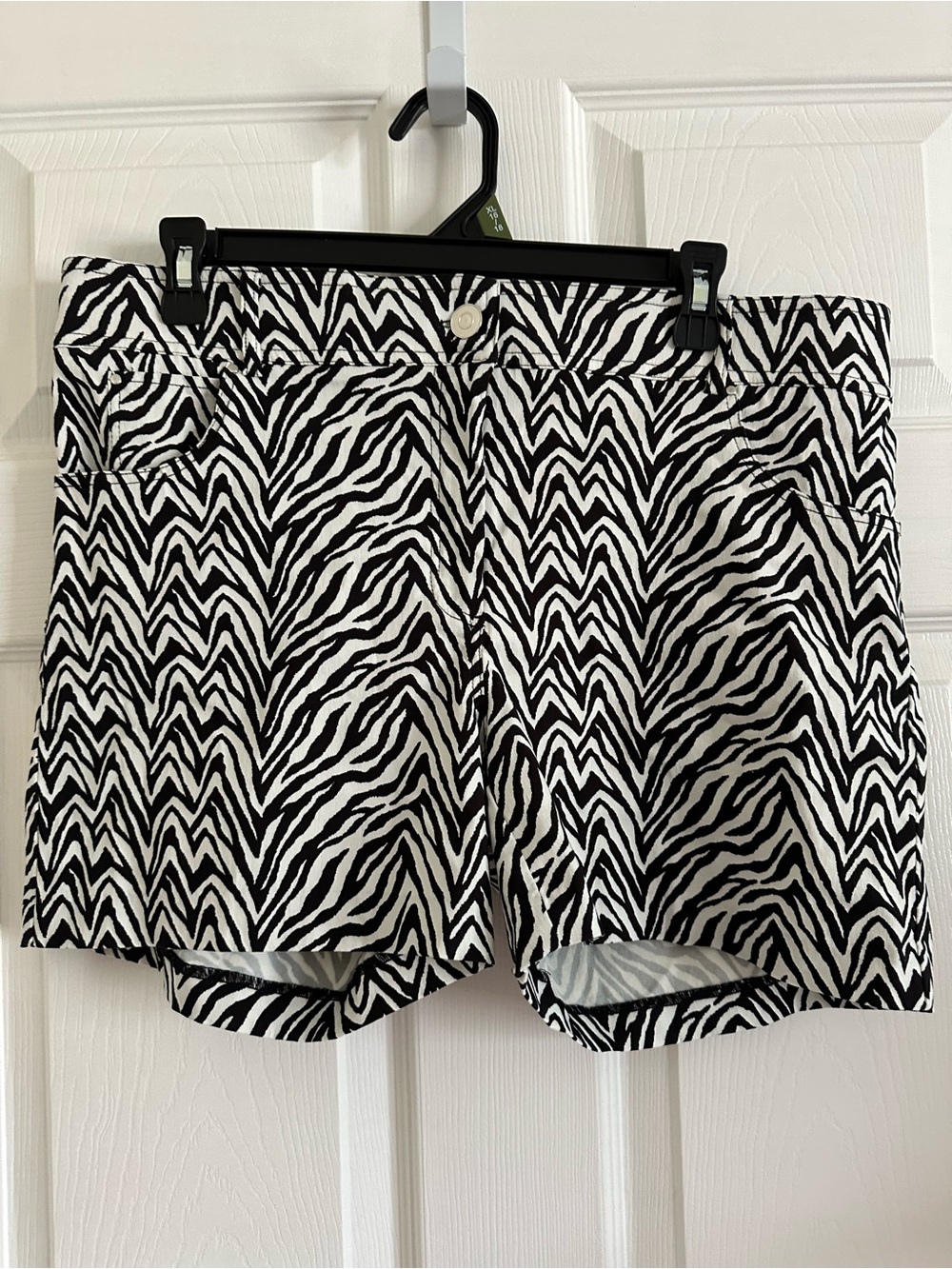 Madison Black & White Zebra-Pattern Jean stretch Shorts